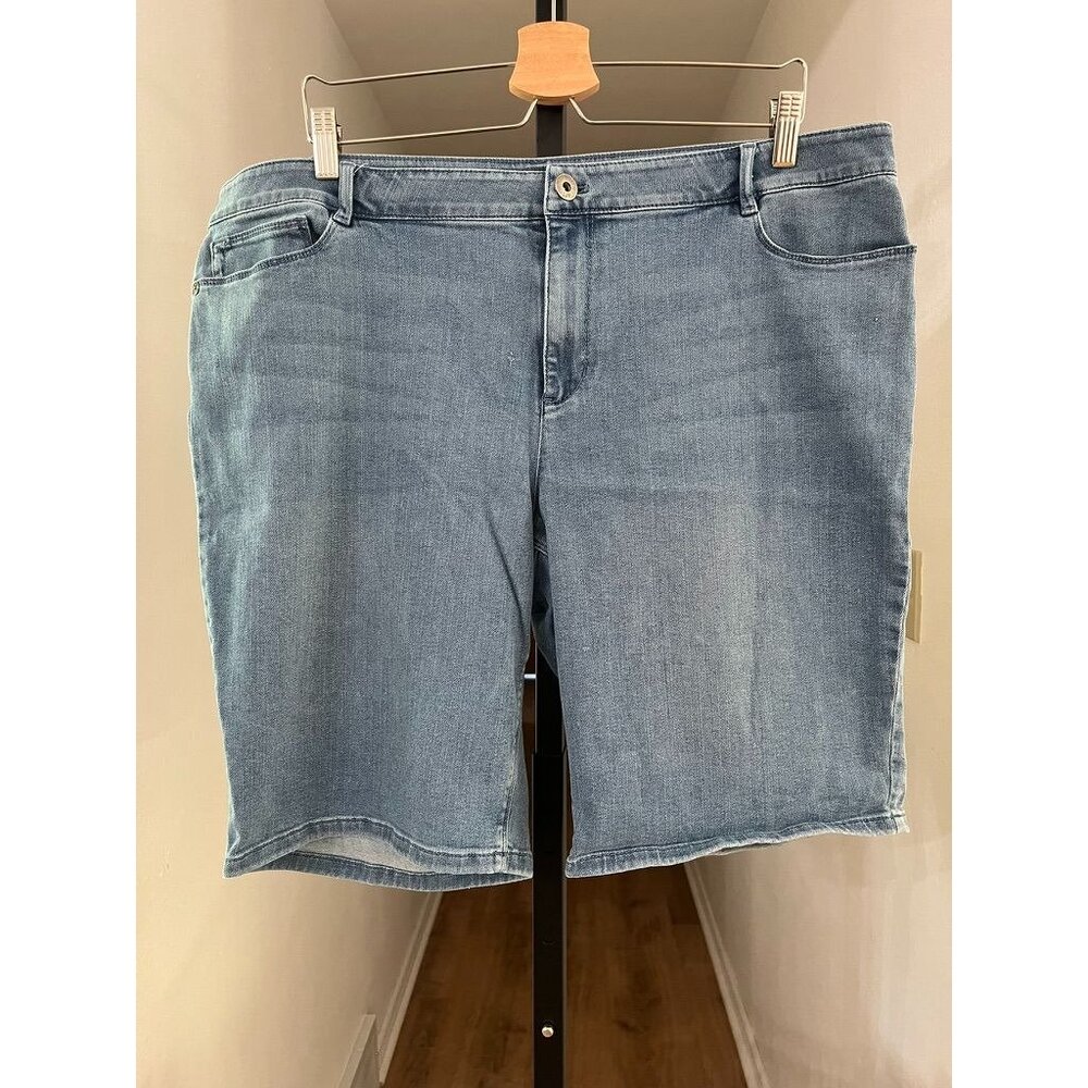 EUC Womens Light Blue Denim Shorts Size 18 With Front & Back Pockets Stretchy Fa